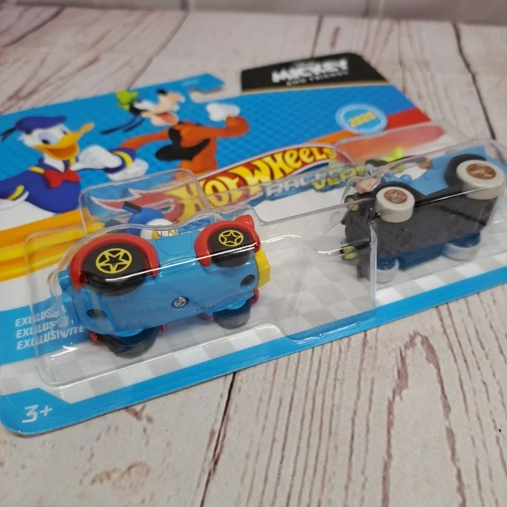 2025 HOT WHEELS RACER VERSE DONALD DUCK & GOOFY 2 PACK